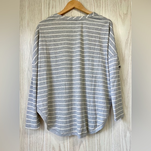 In Loom stylish thermal button down top  gray with white stripes Size M - Picture 3 of 3